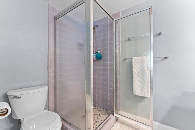 Building Photo - 1203 Hillsboro Mile