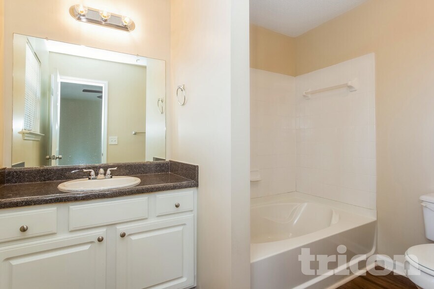 Building Photo - 128 Hawkeye Ln NW