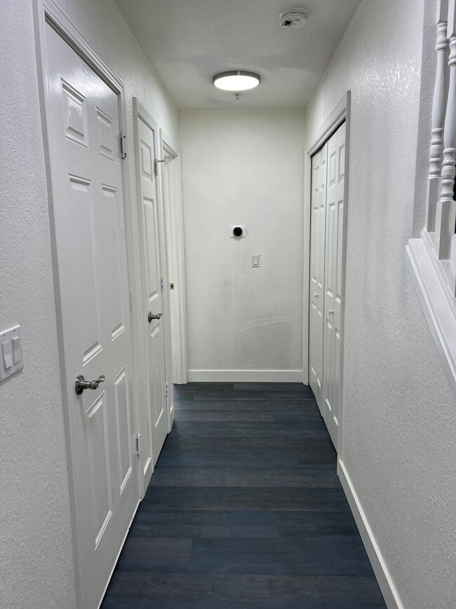 Building Photo - 437 Harris Ln