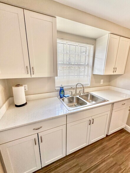 Building Photo - 4811 E Curtis St