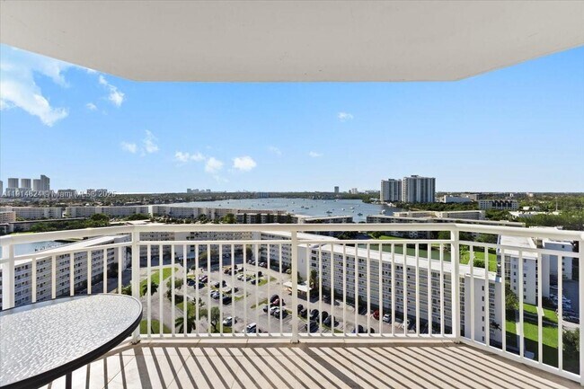 Building Photo - 18011 Biscayne Blvd