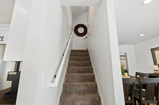 Building Photo - 828 6th St