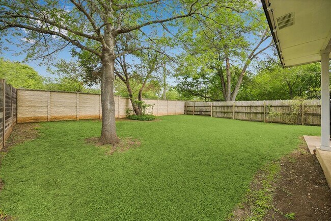 Building Photo - 9321 Linkmeadow Dr