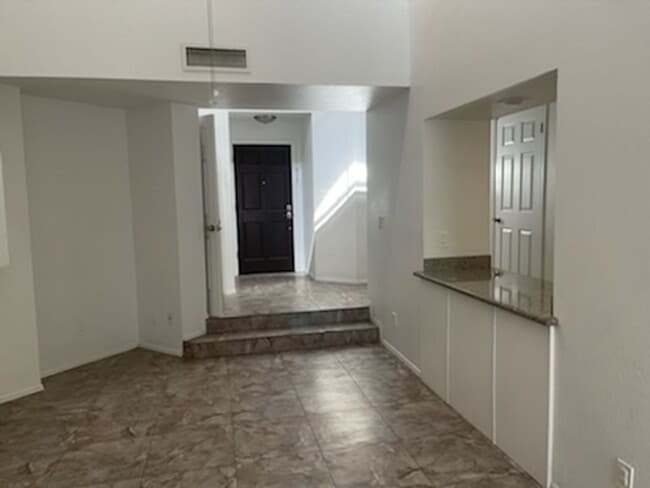 Building Photo - 2 bed 2.5 bath in Tempe