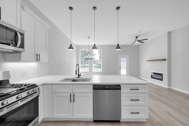 Building Photo - 14833 Spica Ct