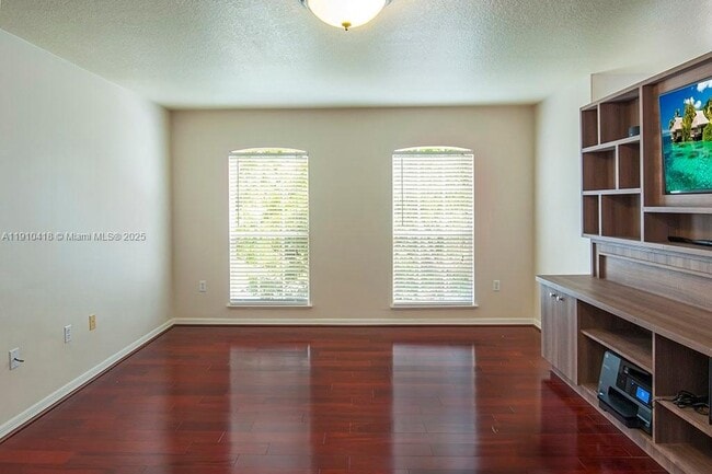 Building Photo - 6057 Ridge Lake Cir