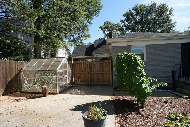 Building Photo - 714 Arlington Ave