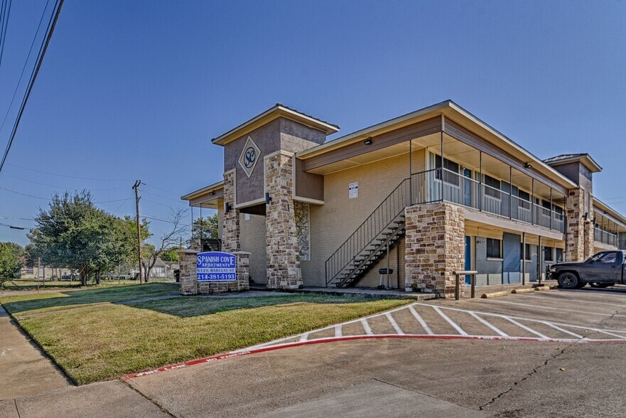 Building Photo - Spanish Cove