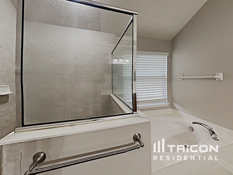 Building Photo - 86503 Sand Hickory Trail