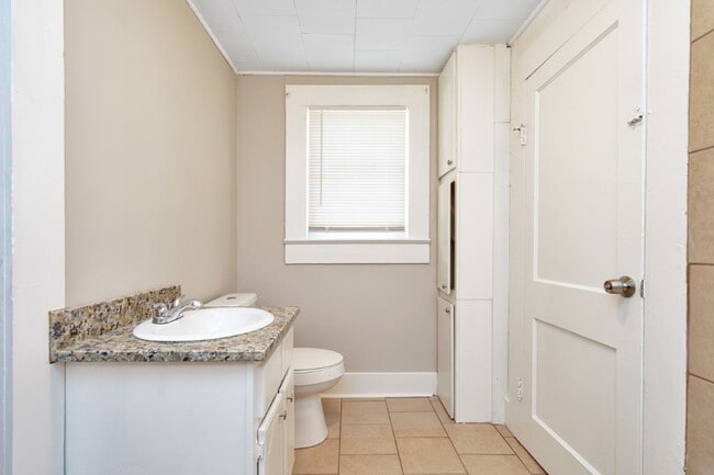 Building Photo - Renovated Hueytown Charmer – 2 Beds, 1 Bat...