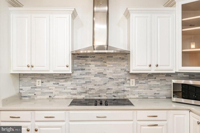 Building Photo - 9212 Isle of Laurels