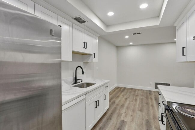 Building Photo - 8468001/37T