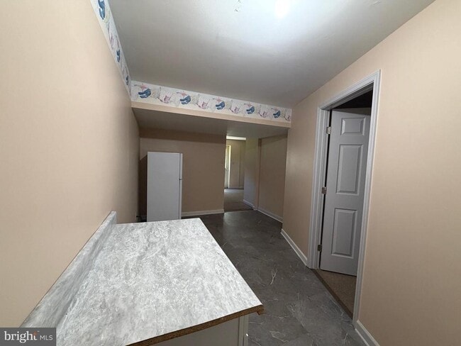 Building Photo - 407 Tamarack Cir