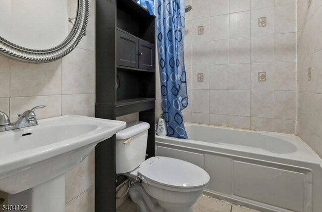 Building Photo - 15 Wales Ave