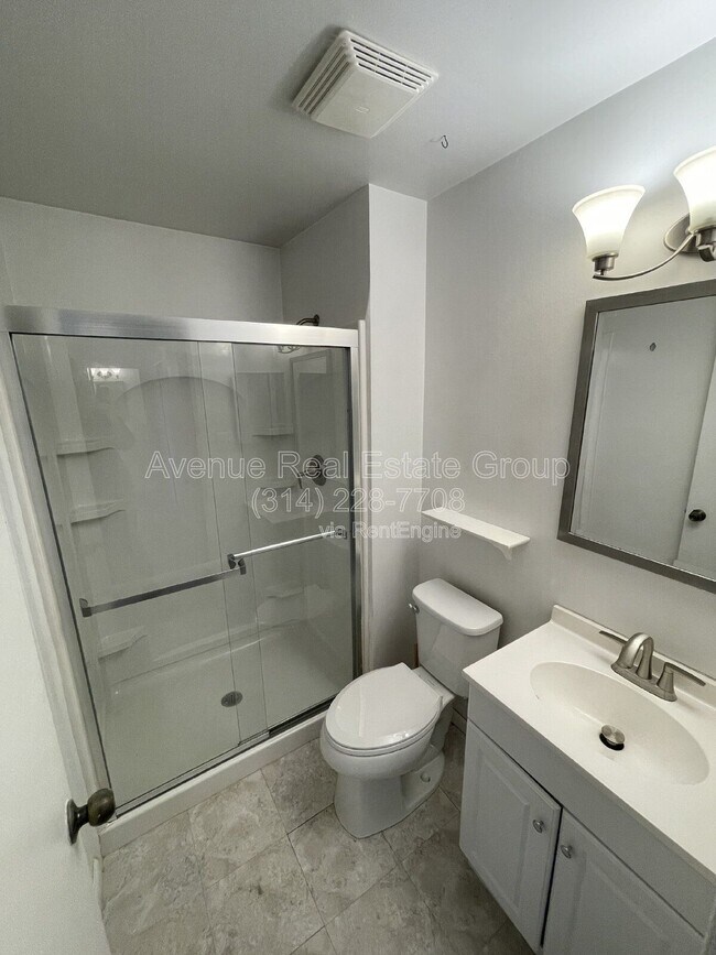 Building Photo - 1231 Creve Coeur Crossing Ln
