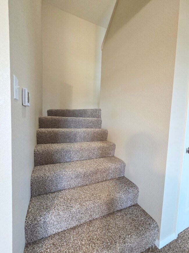 Building Photo - Beautifully Renovated 2-Story Home in Kemp...