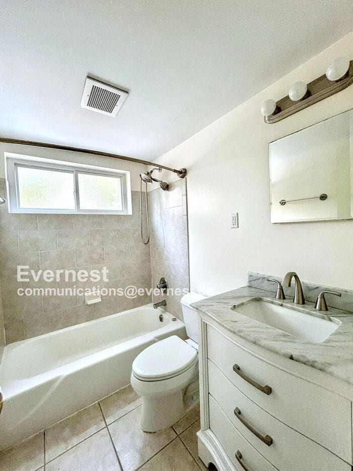 Building Photo - 4520 Grove Ave