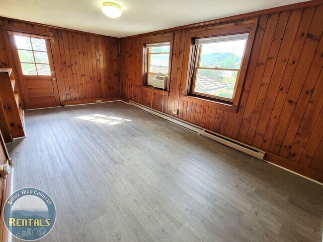 Building Photo - 915 Blowing Rock Rd