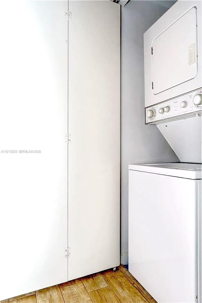 Building Photo - 50 Biscayne Blvd