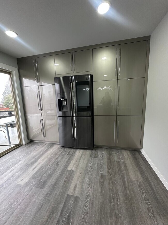 Building Photo - Beautiful 4 Bedroom 3 Bathroom Home in Everett!