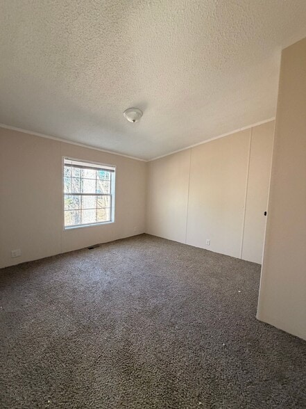 Building Photo - 261 Hunters Rill