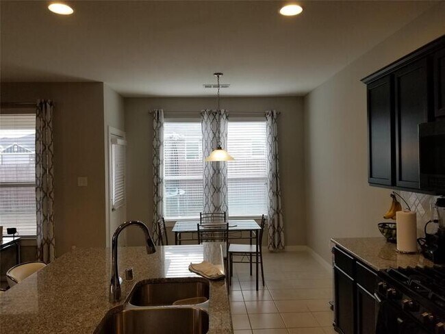 Building Photo - Stunning 5 beds 3 baths in Fort Worth!