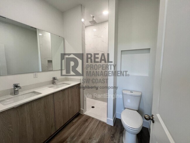 Building Photo - 1263 Hillcrest St E