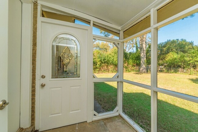 Building Photo - $1,250 - 3 bed/2 bath house for rent in Fl...
