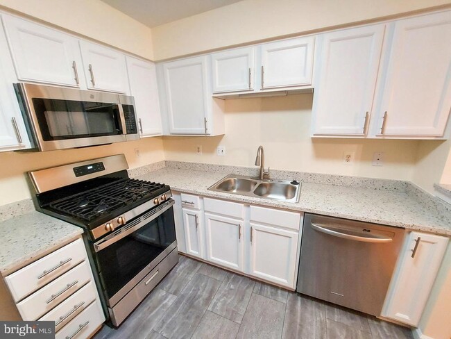 Building Photo - 13654 Palmetto Cir