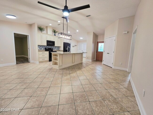 Building Photo - 603 Diamonte Cir