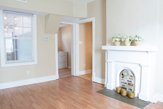 Living Room 1 - 714 Spring St