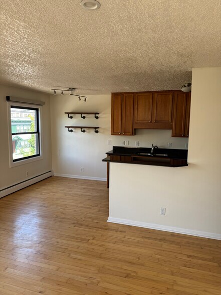 Building Photo - 3019 Bryant Ave S
