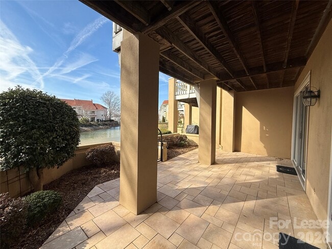 Building Photo - 18009 Kings Point Dr