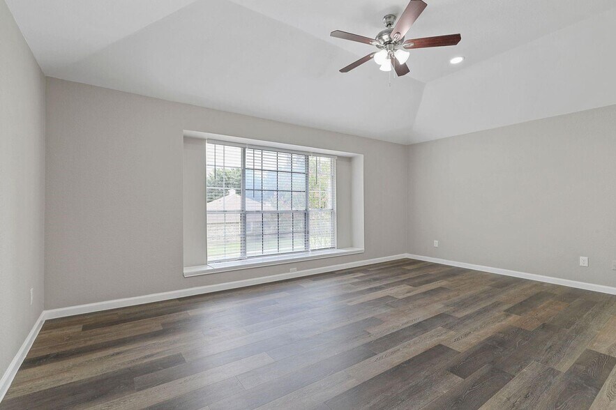 Building Photo - 4951 Garden Grove Rd