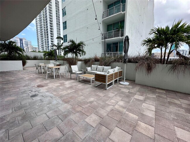 Building Photo - 2275 Biscayne Blvd Blvd