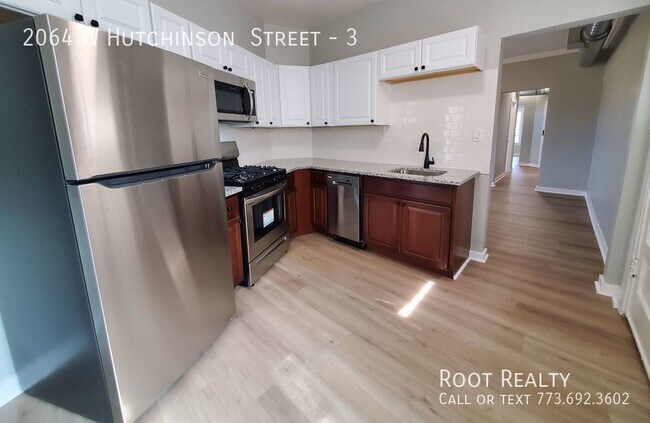 Building Photo - Lincoln Square / North Center – Modern Top...