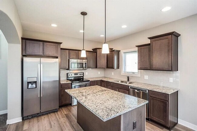 Building Photo - Spacious 4 Bedroom Home in Sugar Creek Wau...