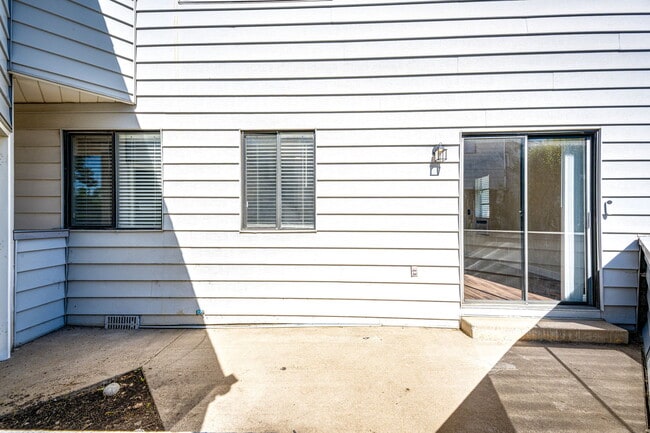 Building Photo - 17004 E Tennessee Dr