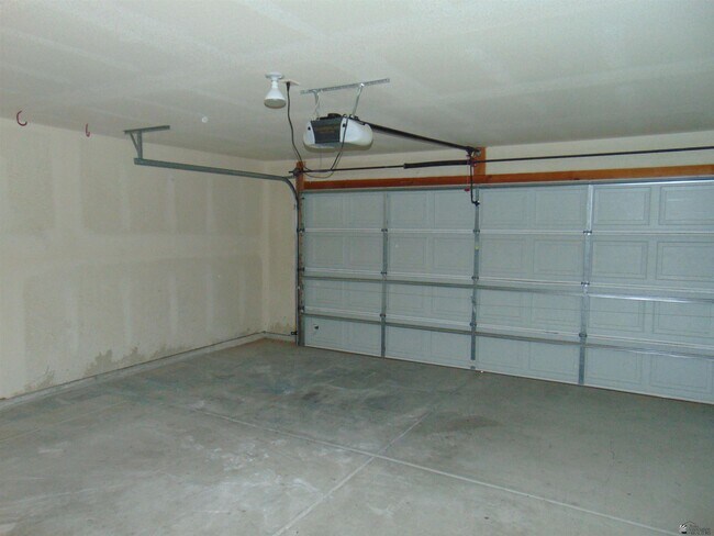 Building Photo - 6274 E 43rd St