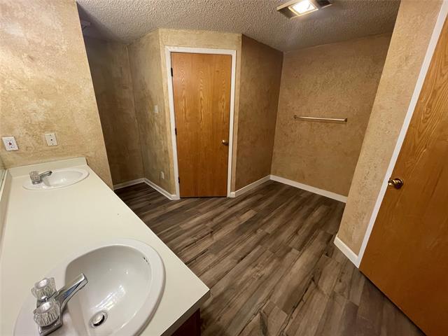 Building Photo - 122 S Main St