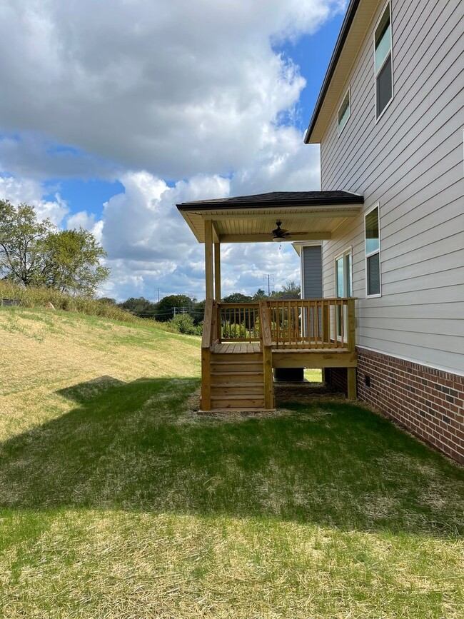 Building Photo - 108 Millbrook Dr