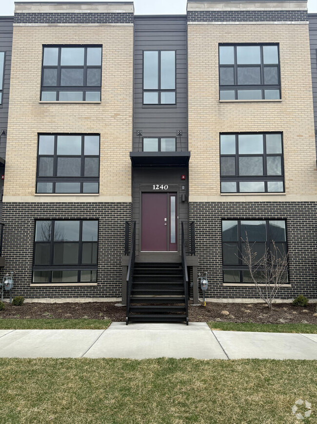 Building Photo - 1240 Landmark Ave