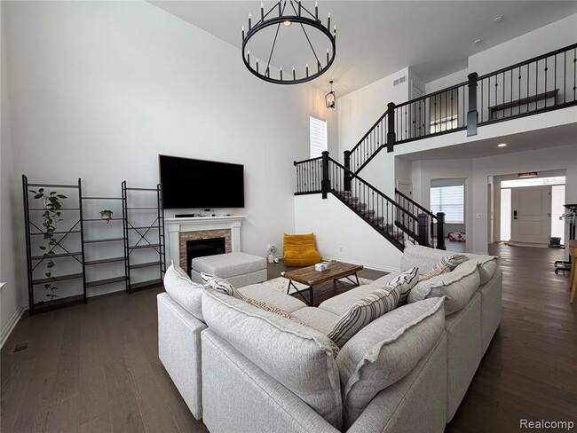 Building Photo - 51360 Whispering Rdg Dr