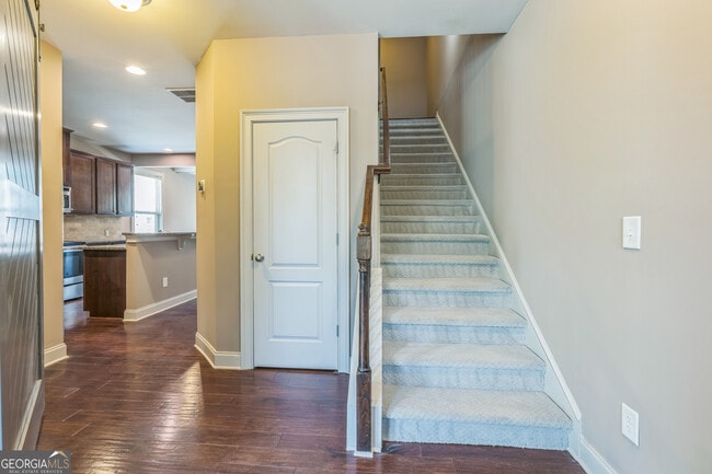 Building Photo - 5080 Whiteoak Terrace SE