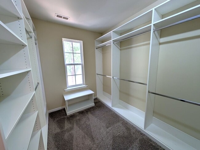 Building Photo - Charming, 2 Story End Unit Townhouse located in the Glenlea Park Community!