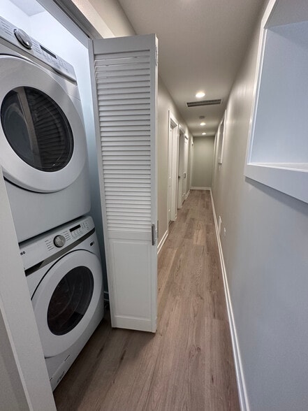 Building Photo - 1328 N Maplewood Ave