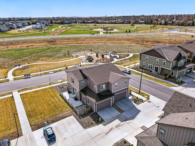 Building Photo - Spacious 3BR/3BA Townhome-Available NOW!