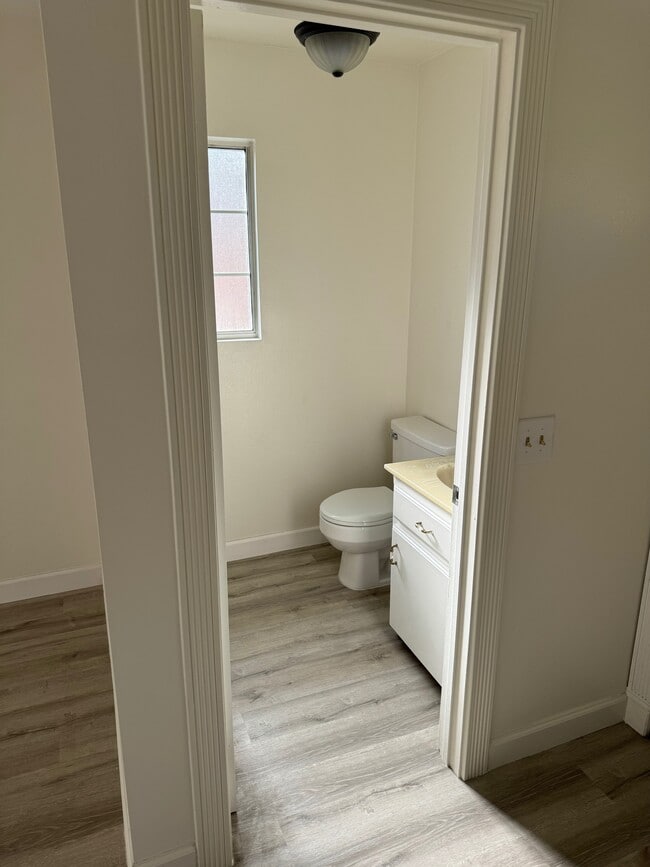 Building Photo - 512 E Lime Ave