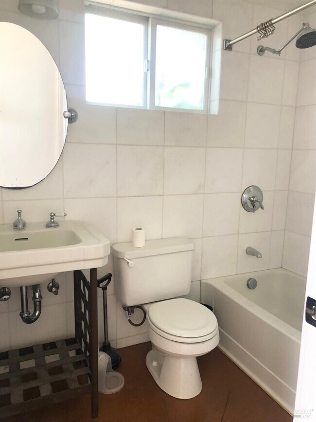 Building Photo - 334 Ridgway Ave