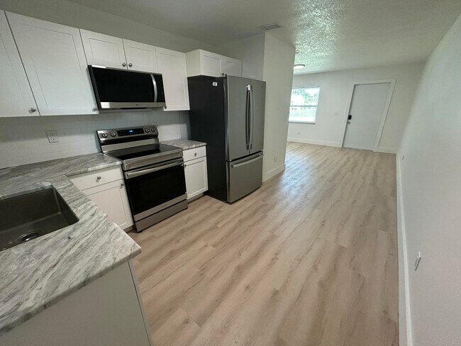 Primary Photo - 2135 Sibley Ave